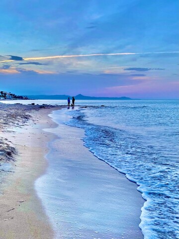 3rd Beach Rendezvous - Anne Jones 